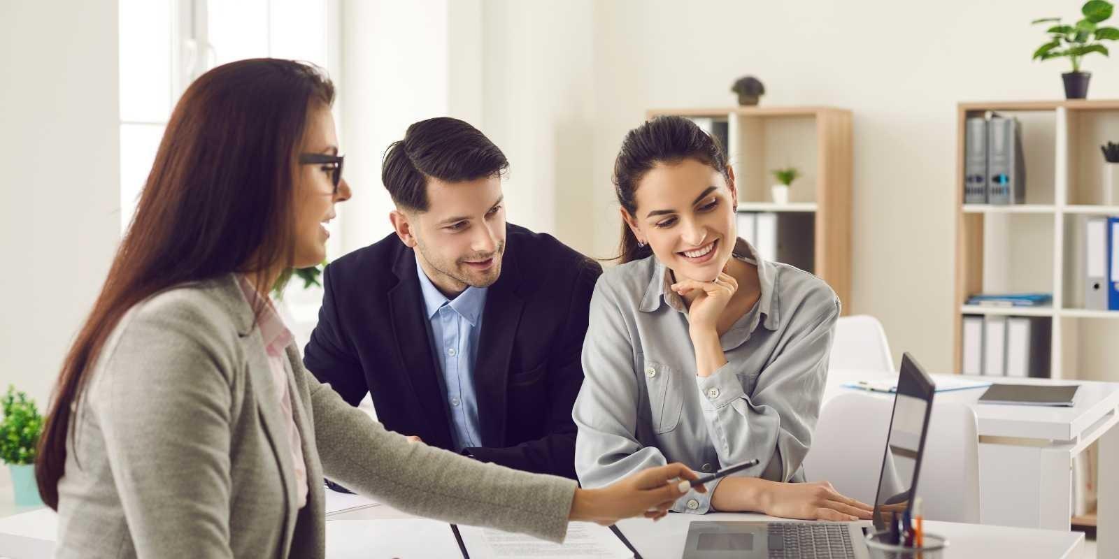 Cómo elegir al agente inmobiliario perfecto en Florida: Consejos para una experiencia exitosa